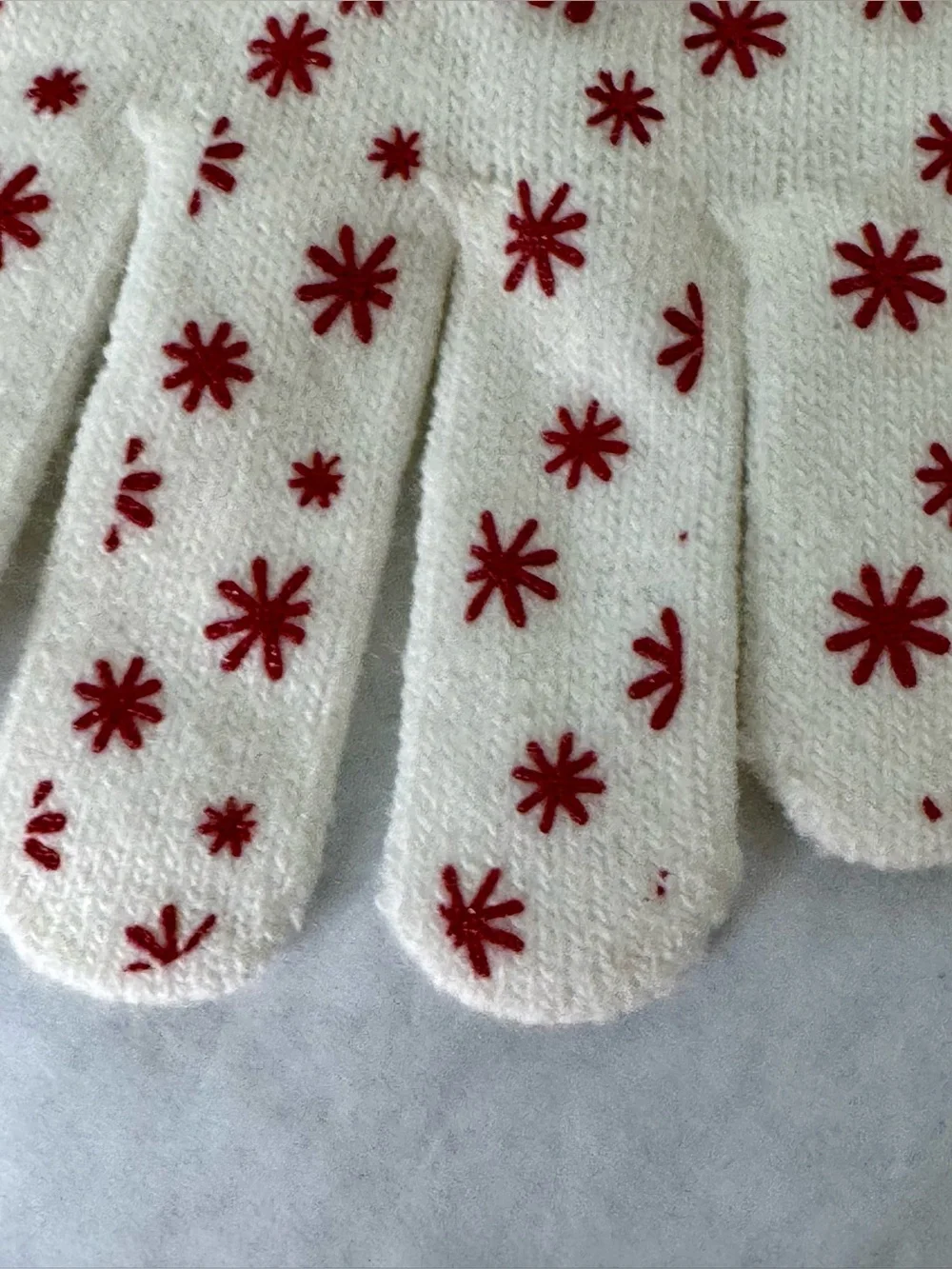 Red & Cream Frosty Sweater Gloves